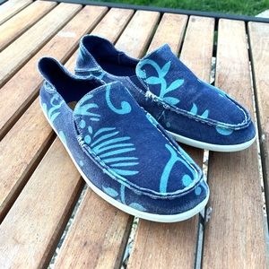 OLUKAI NOHEA Canvas Print Shoes / Slip-on loafers